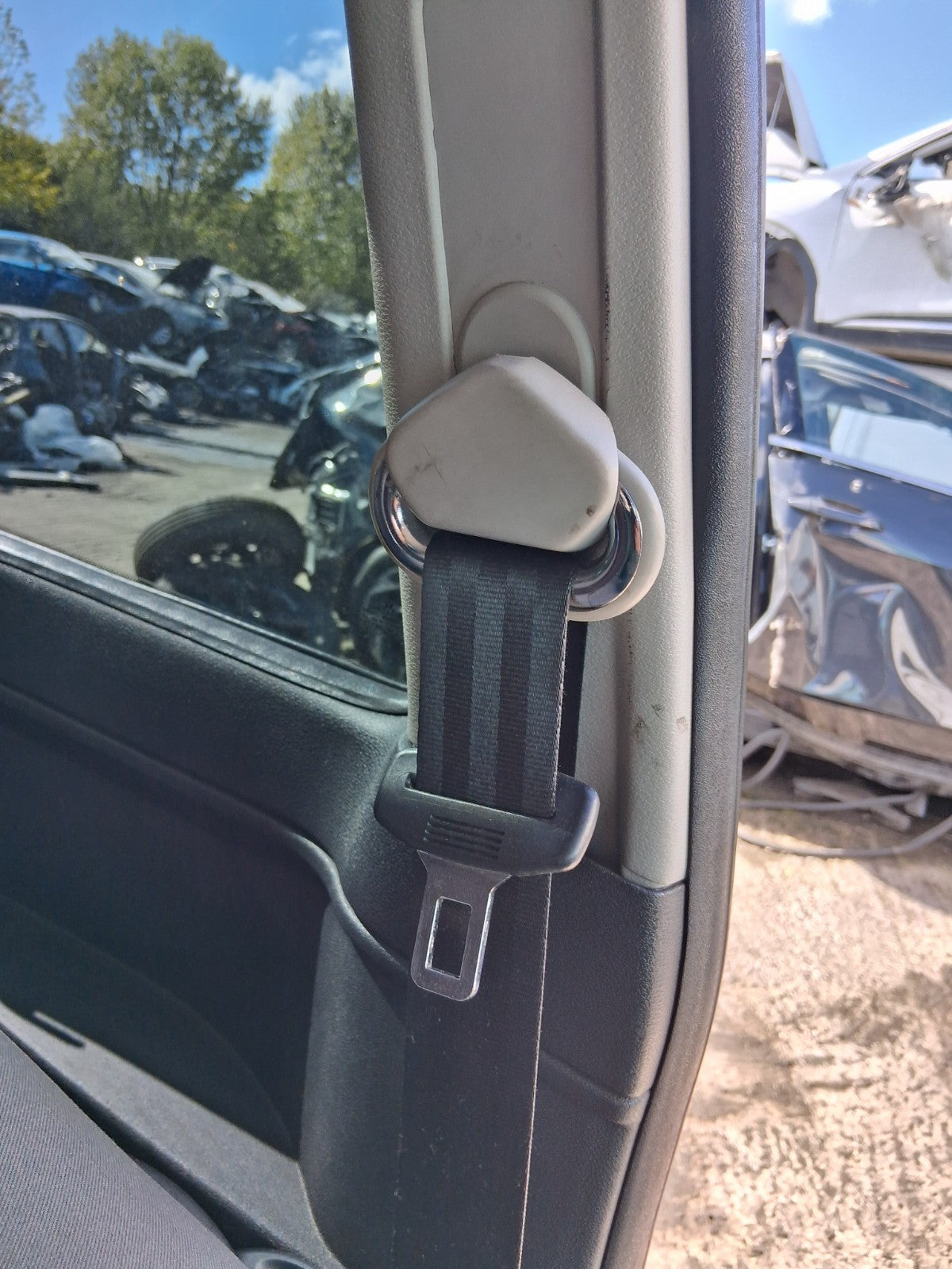 2011 VW VOLKSWAGEN FOX NSF PASSENGER SIDE FRONT LEFT SEAT BELT
