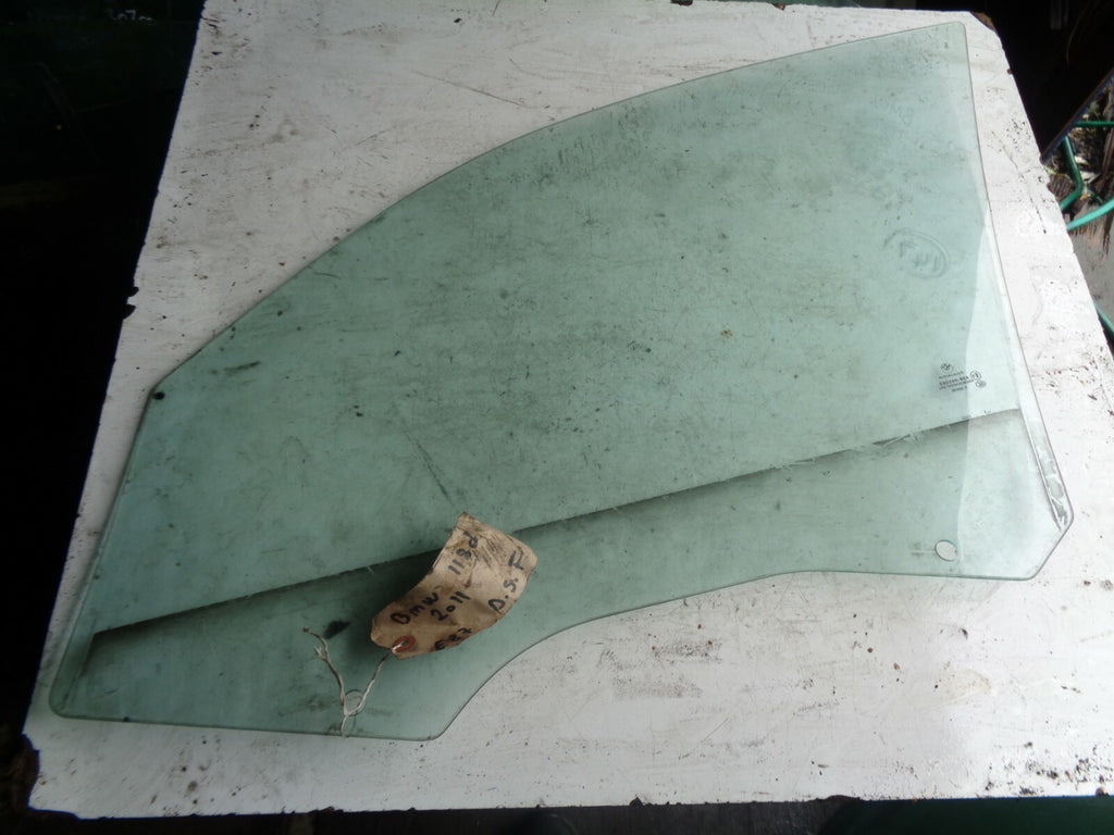 BMW 118D 2011 E87 OSF DRIVER SIDE FRONT WINDOW GLASS E143R001582
