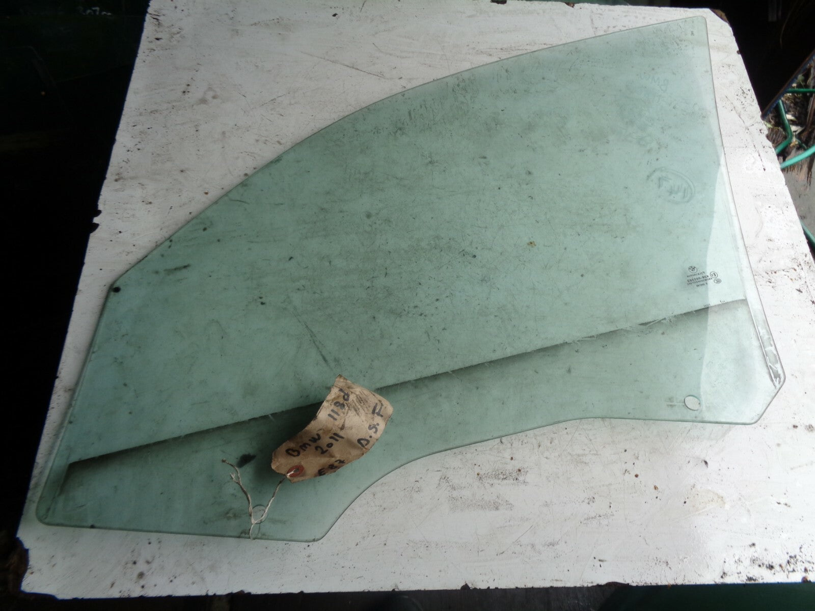 BMW 118D 2011 E87 OSF DRIVER SIDE FRONT WINDOW GLASS E143R001582