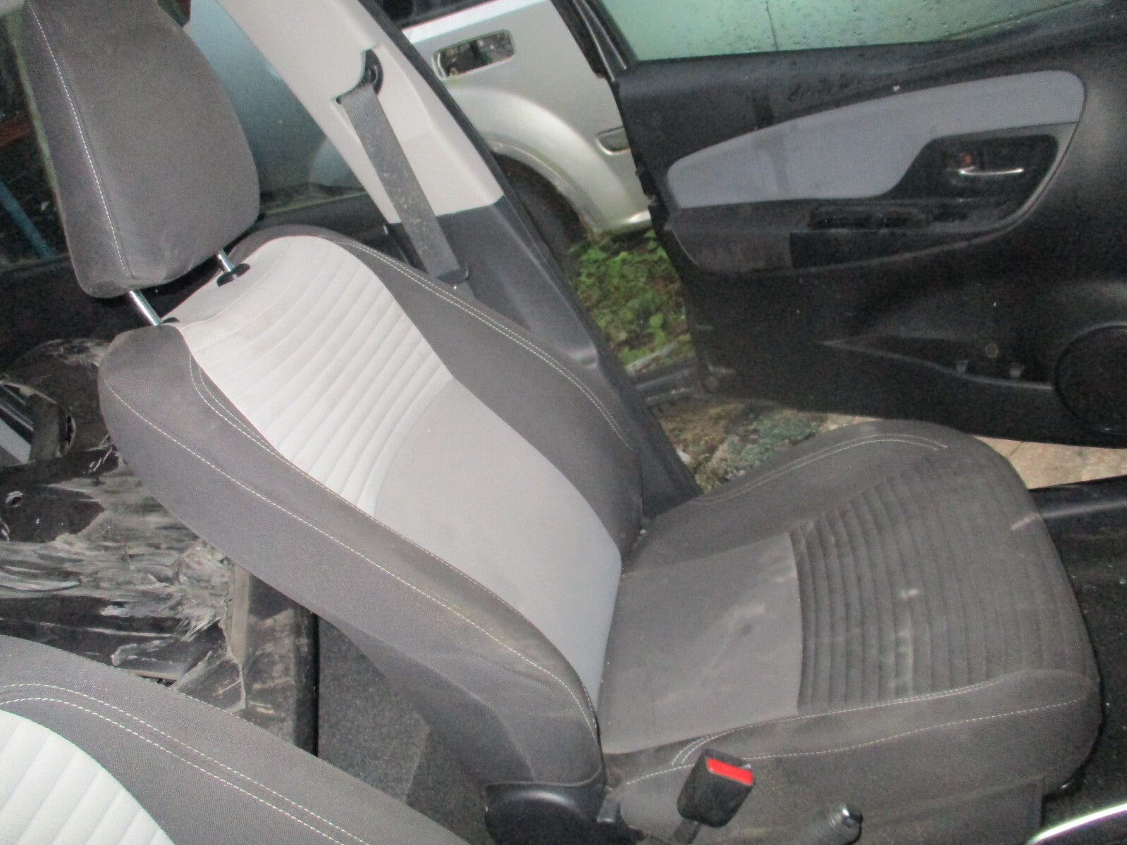 TOYOTA YARIS MK3 2018 NSF PASSENGER SIDE FRONT COMPLETE SEAT FABRIC