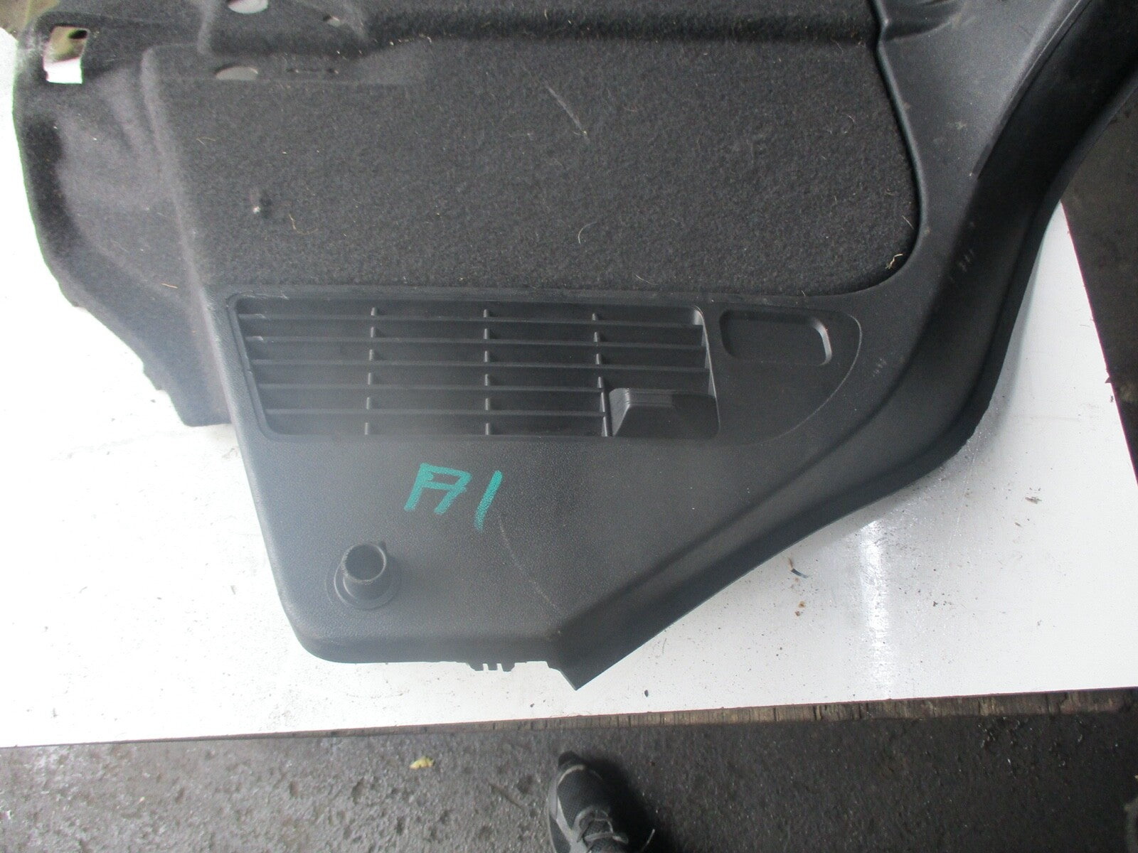 AUDI A1 2013 5 DOOR PASSENGER NEARSIDE REAR INTERIOR BOOT TRIM PANEL 8X3 867 761
