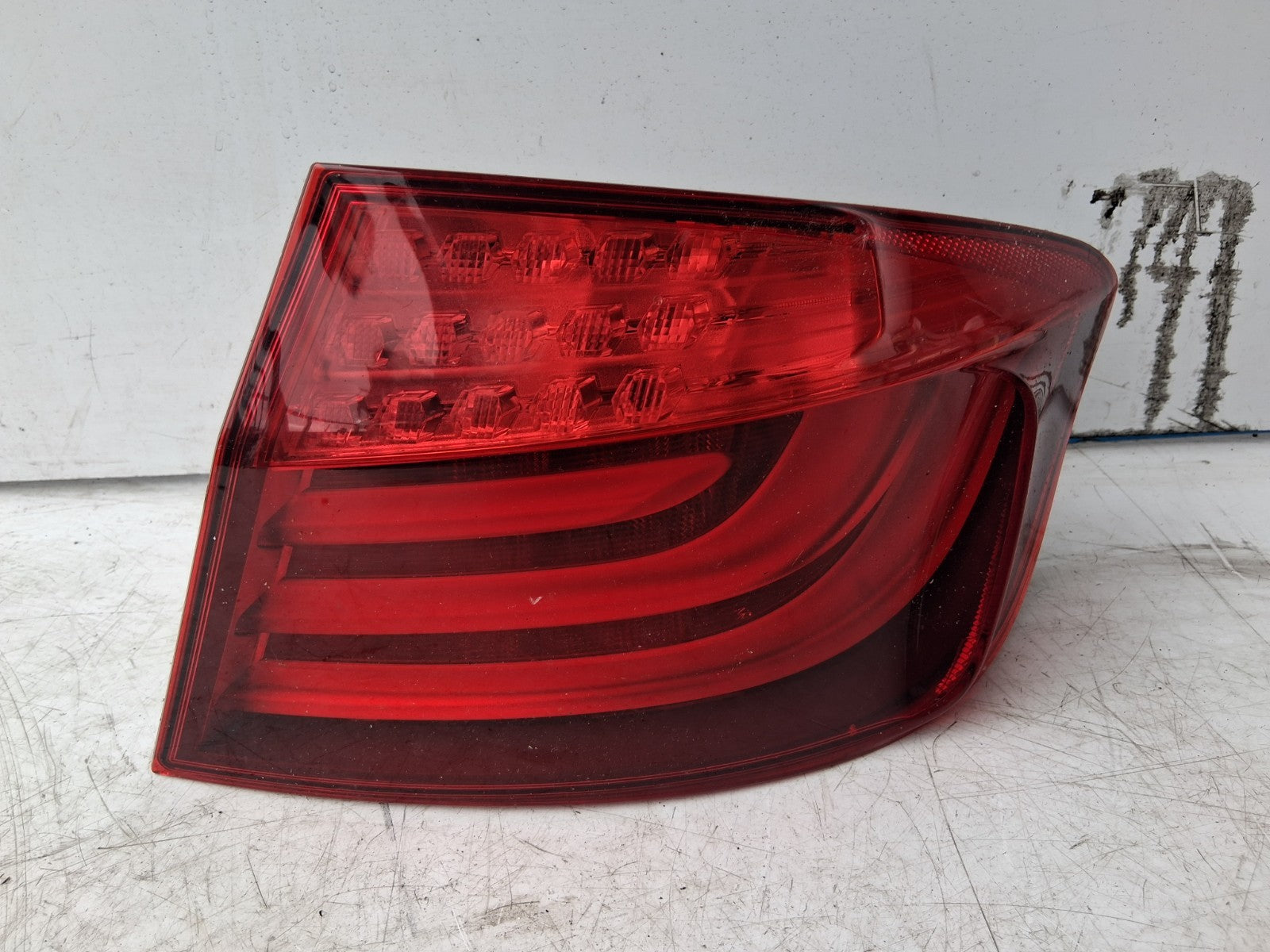 2010 BMW 5 SERIES F10 OSR DRIVER SIDE REAR OUTER TAIL LIGHT LAMP