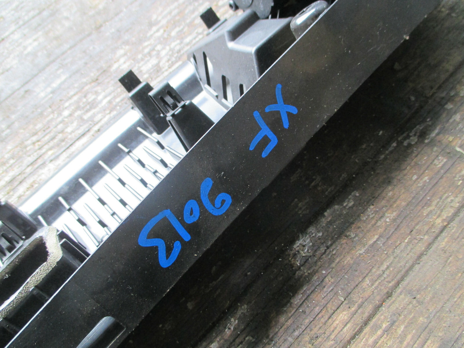 JAGUAR XF 2013 FACELIFT LEFT DASHBOARD AIR VENT 8X23043C26BC