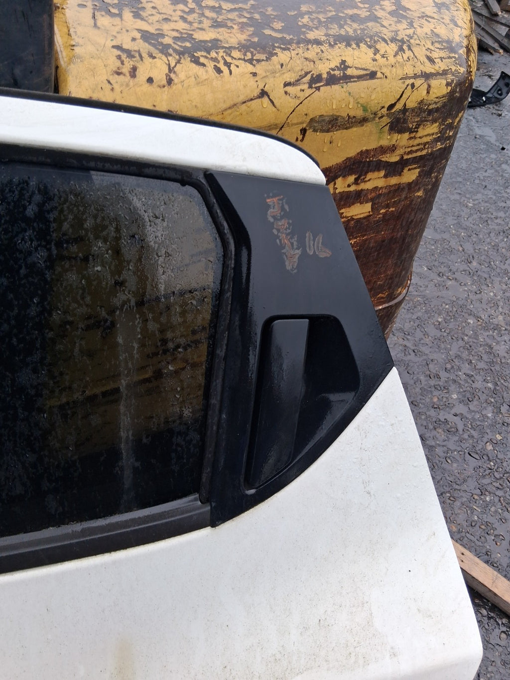2016 NISSAN JUKE MK1 NSR PASSENGER SIDE REAR LEFT COMPLETE DOOR WHITE