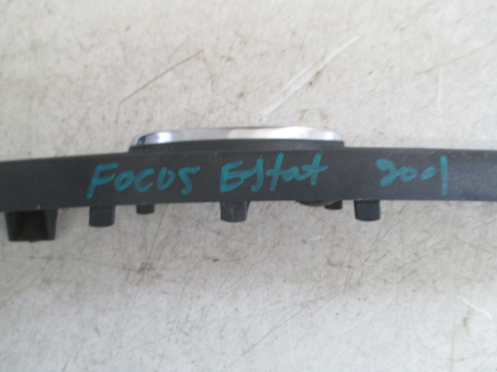 FORD FOCUS 2001 MK1 FRONT GRILL 980AB8200A