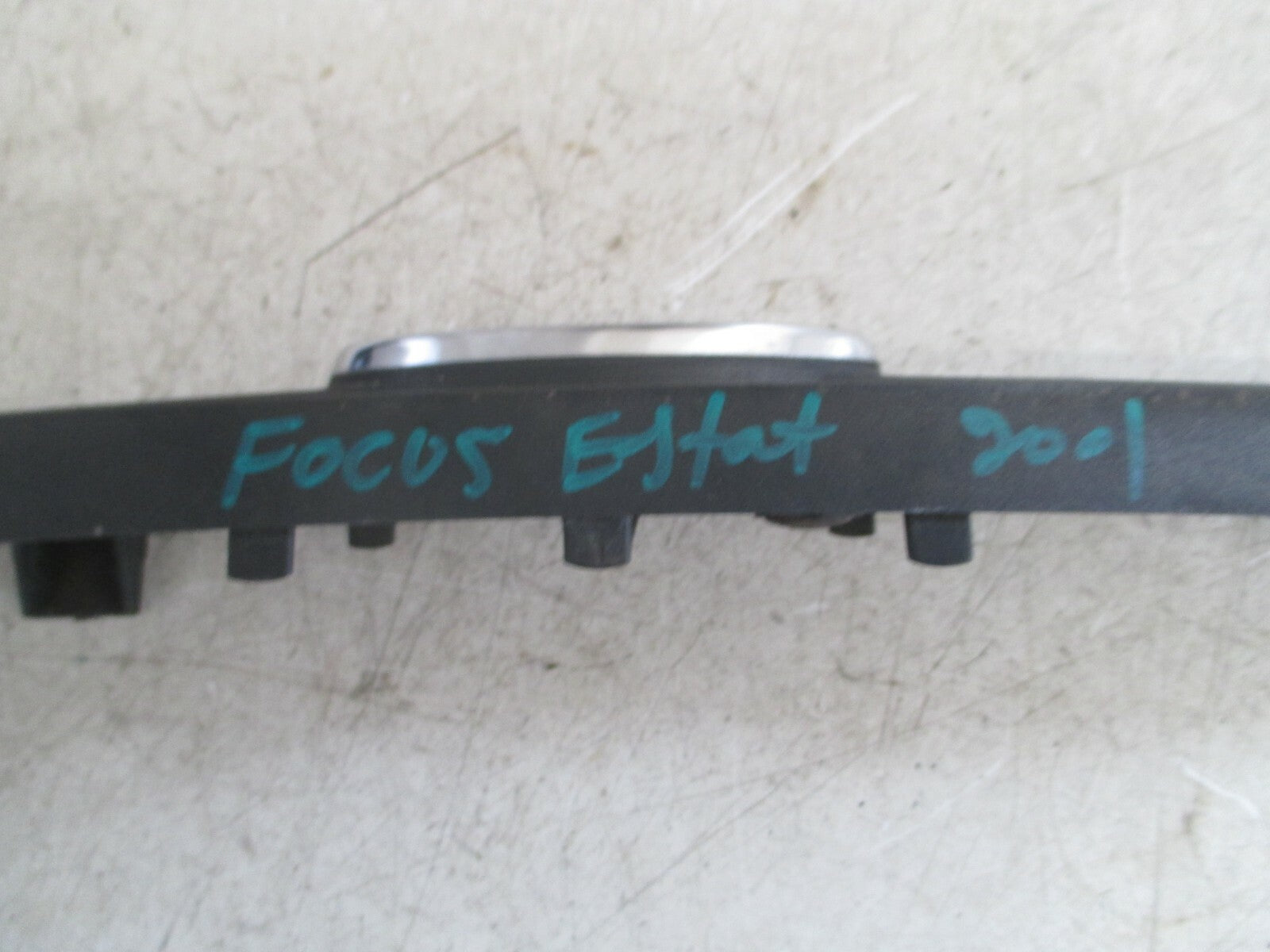 FORD FOCUS 2001 MK1 FRONT GRILL 980AB8200A