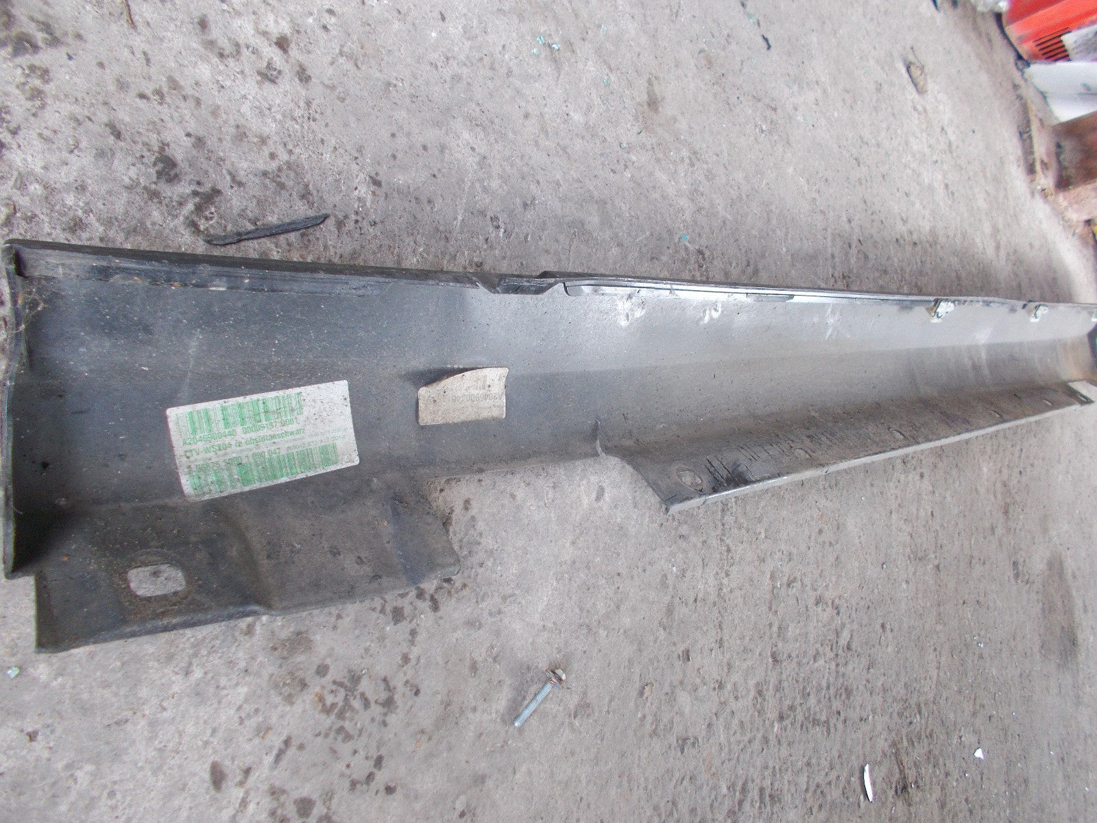 MERCEDES C CLASS W204 SALOON OS DRIVERS SIDE SKIRT BLACK  A2046900440