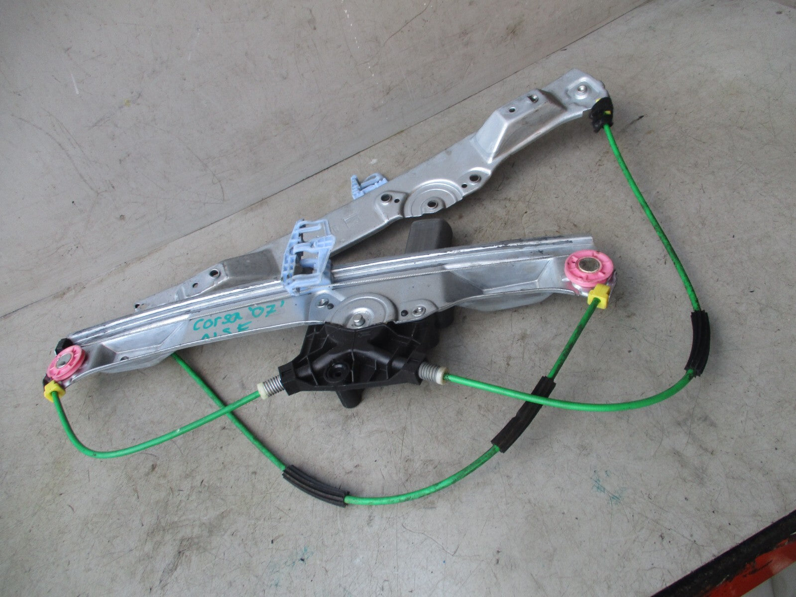 2007 VAUXHALL CORSA D 3 DOOR NSF PASSENGER SIDE WINDOW MOTOR REGULATOR 013188487