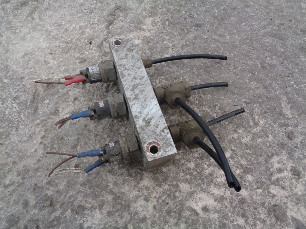 OPTARE ALERO PARTY BUS 2003 PNEUMATIC SWITCH VALVES