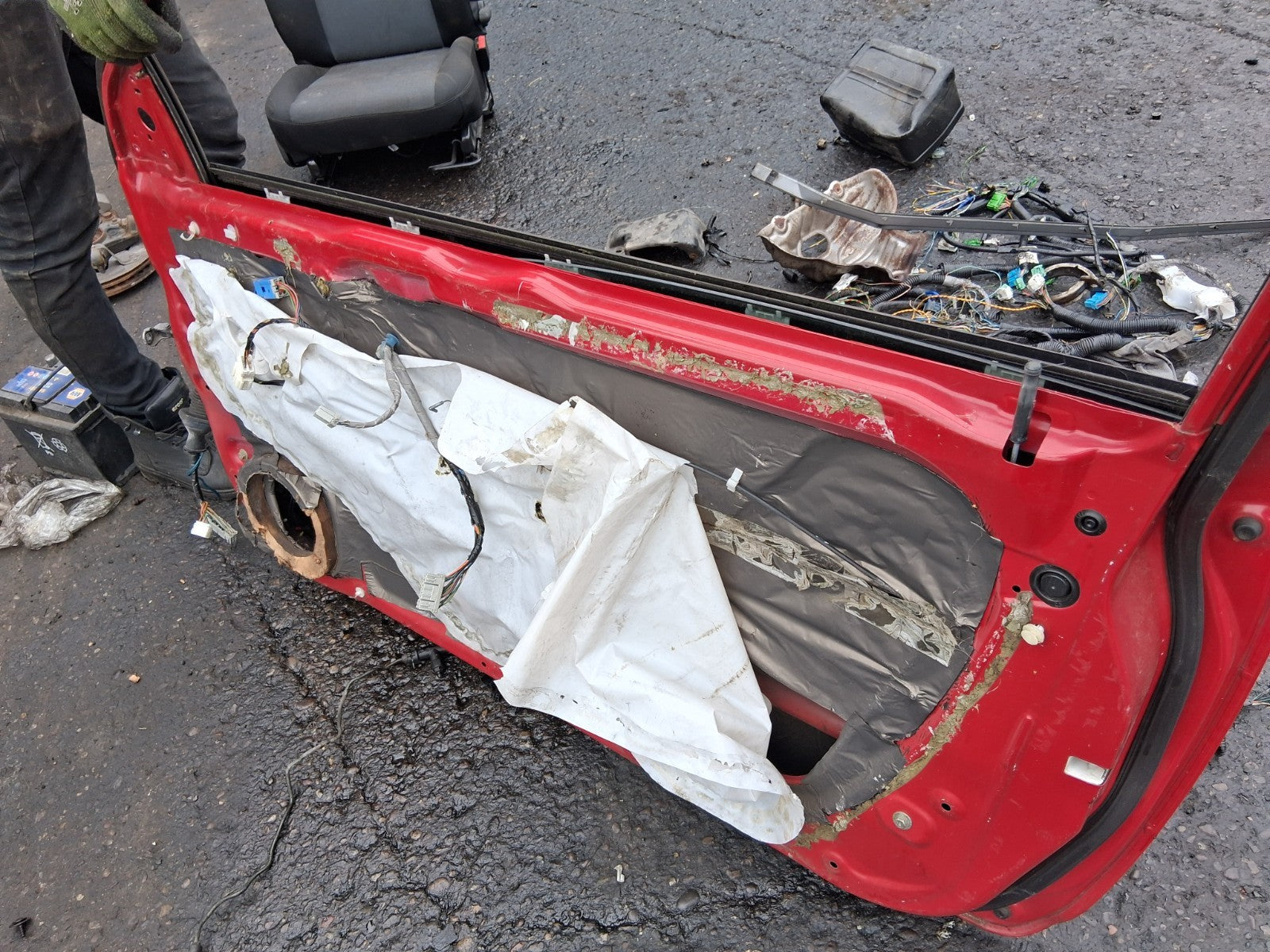 2005 HONDA CIVIC MK7 3 DOOR OS DRIVER SIDE DOOR COMPLETE RED R81