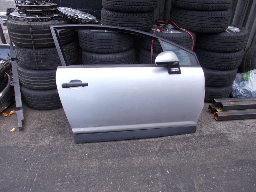 CITROEN C4 COUPE 04-10 OS DRIVER DOOR COMPLETE SILVER