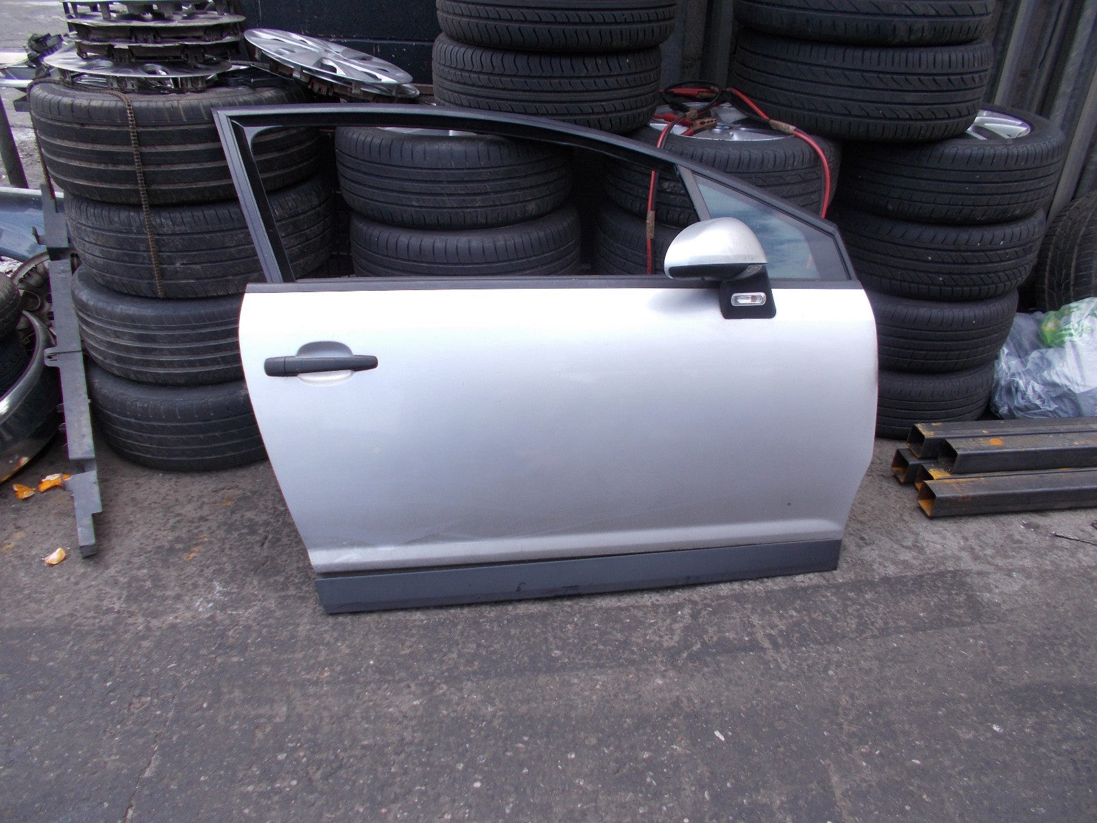 CITROEN C4 COUPE 04-10 OS DRIVER DOOR COMPLETE SILVER