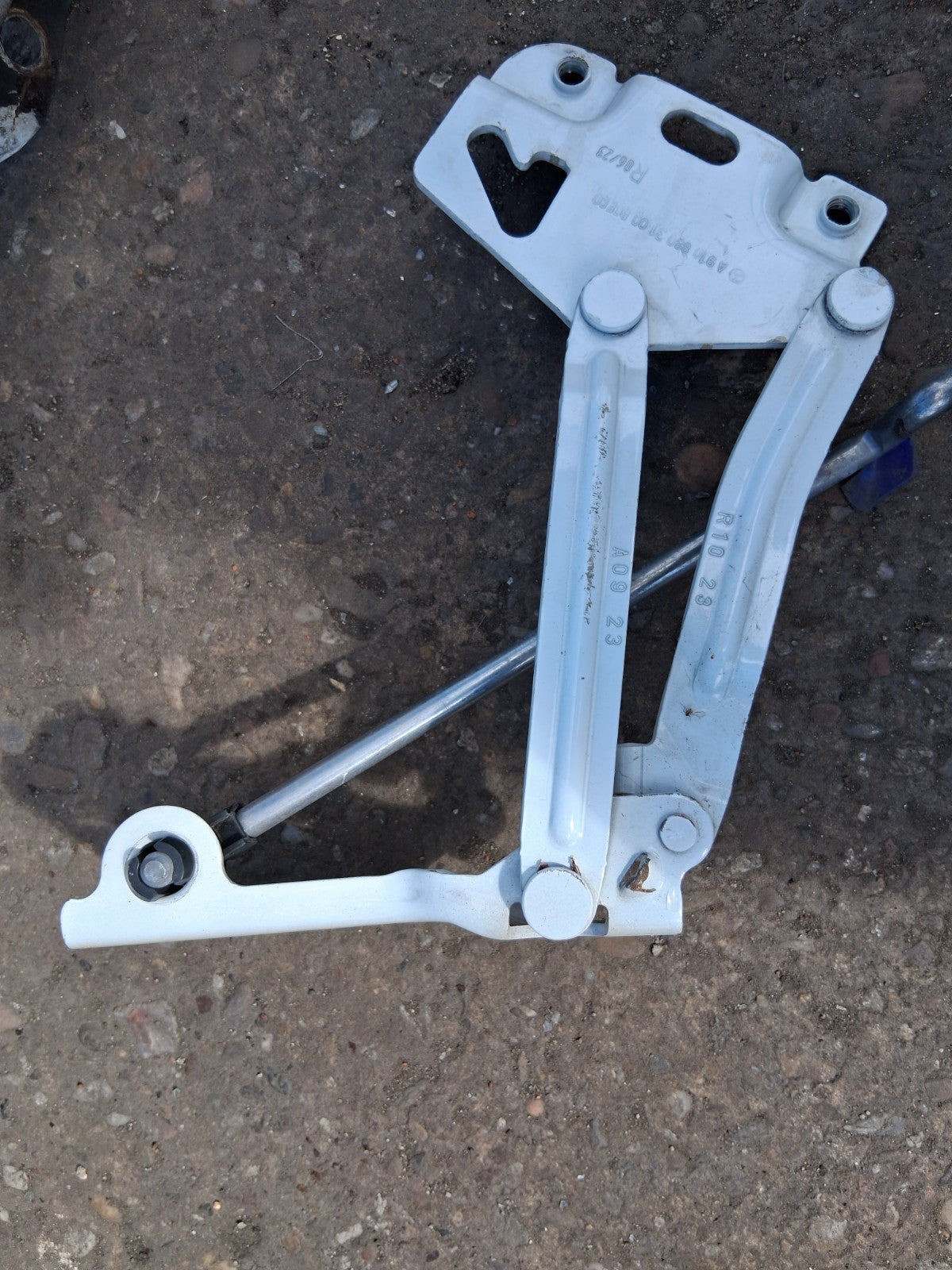 2020 MERCEDES BENZ SPRINTER W907 OSF DRIVER FRONT RIGHT BONNET HINGE A9108803100