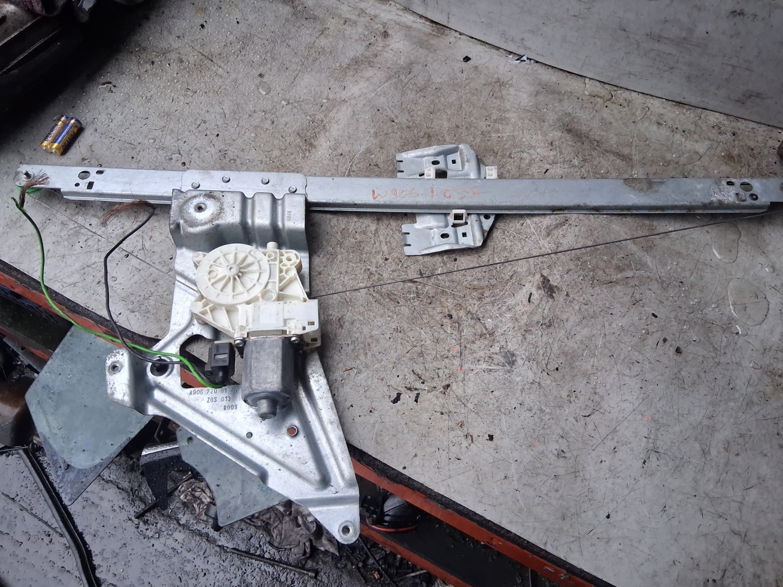 2016 MERCEDES SPRINTER W906 OSF DRIVER SIDE WINDOW MOTOR REGULATOR A9067200146