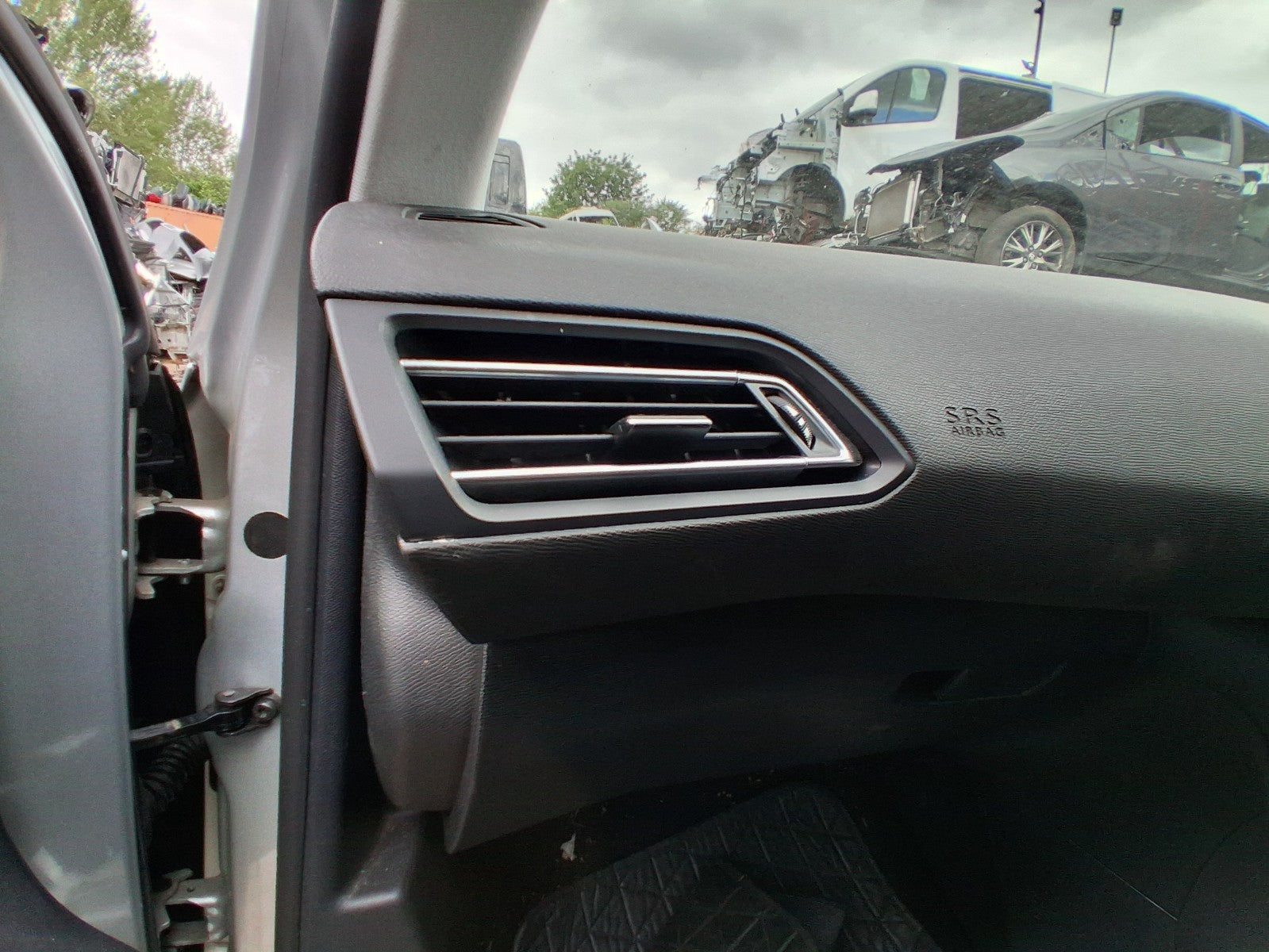 2014 PEUGEOT 308 MK2 NSF PASSENGER SIDE FRONT AIR VENT