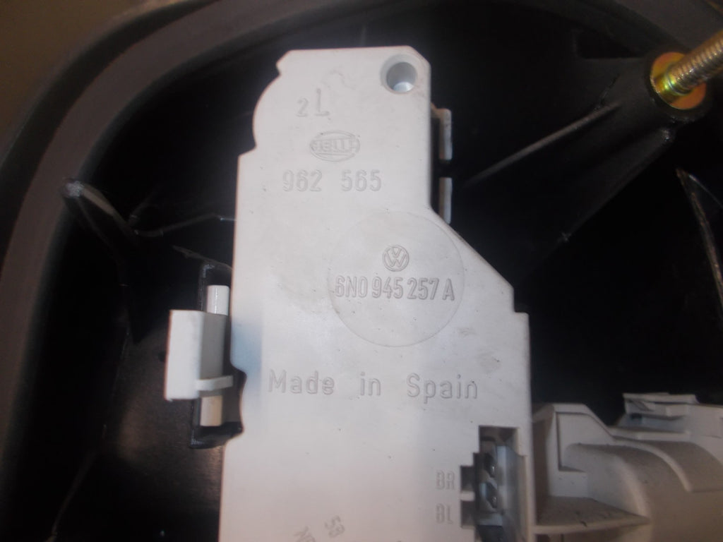 VW VOLKSWAGEN POLO 6N NSR PASSENGER SIDE REAR TAIL LIGHT 6N0945257A