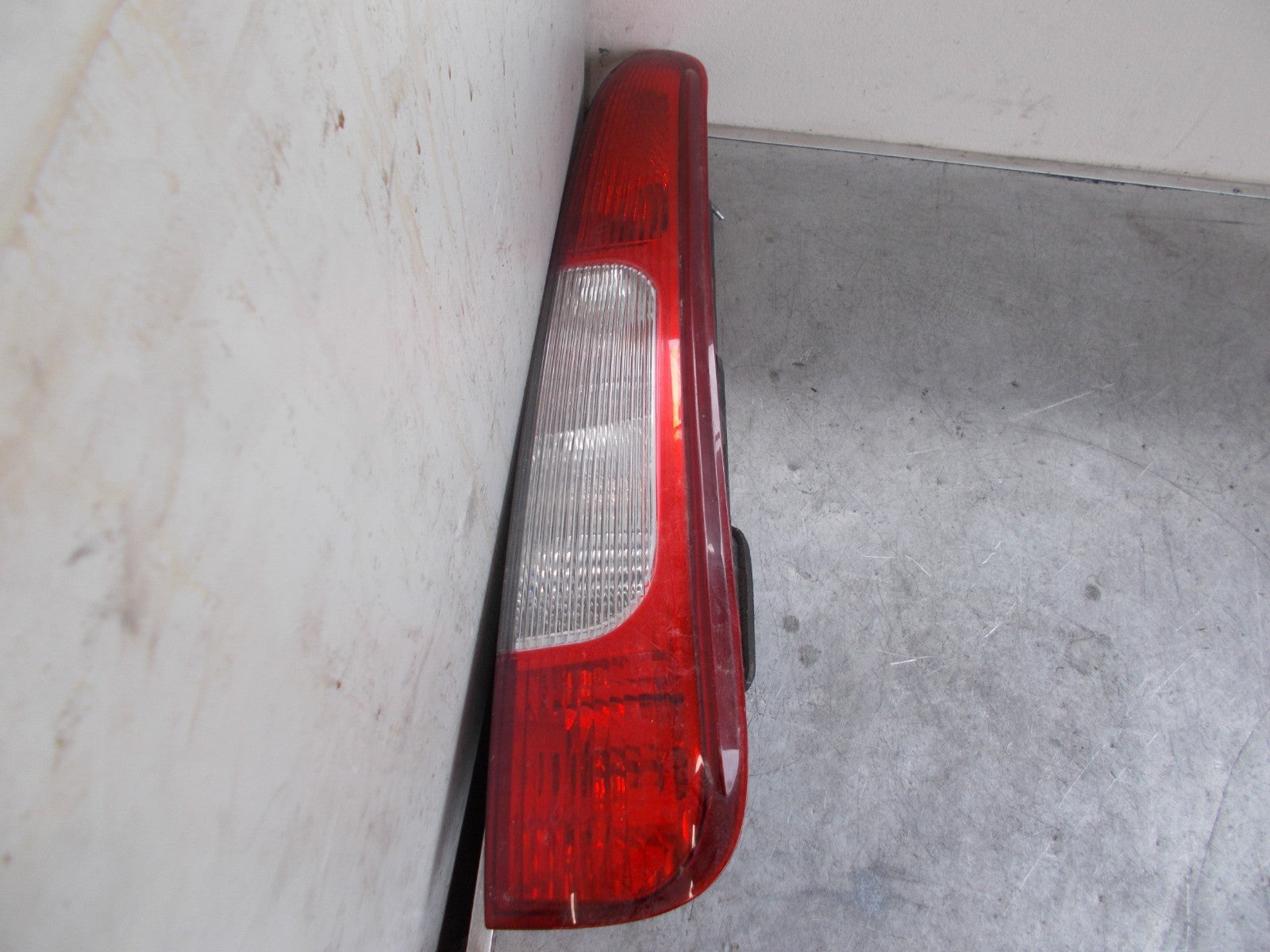 FORD FOCUS C MAX MK1 OSR DRIVER SIDE REAR LIGHT TAIL LIGHT 3M5113A602AA