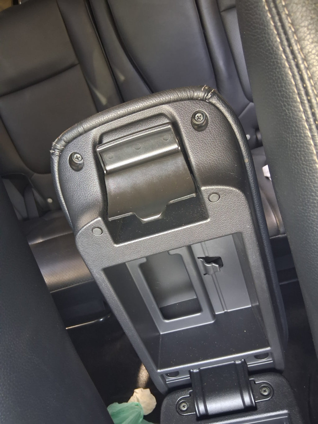 2018 MITSUBISHI OUTLANDER MK3 MIDDLE LEATHER ARMREST
