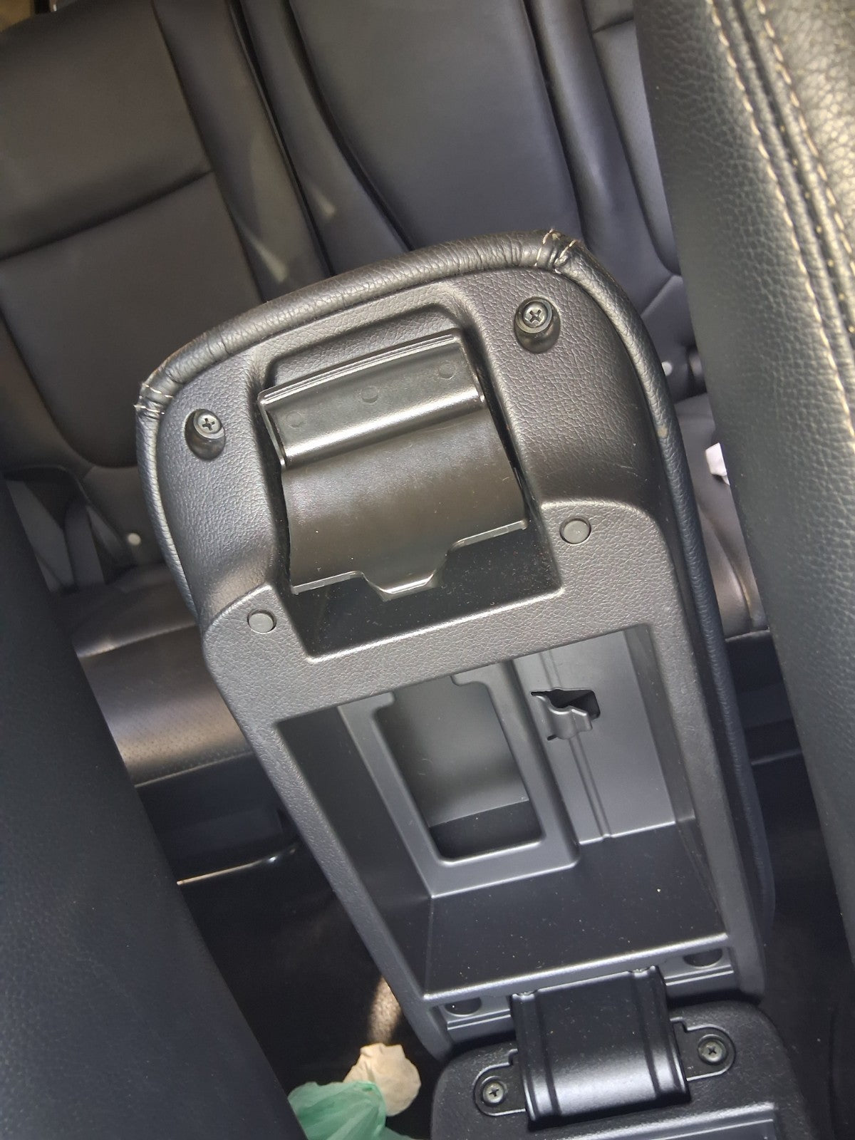 2018 MITSUBISHI OUTLANDER MK3 MIDDLE LEATHER ARMREST