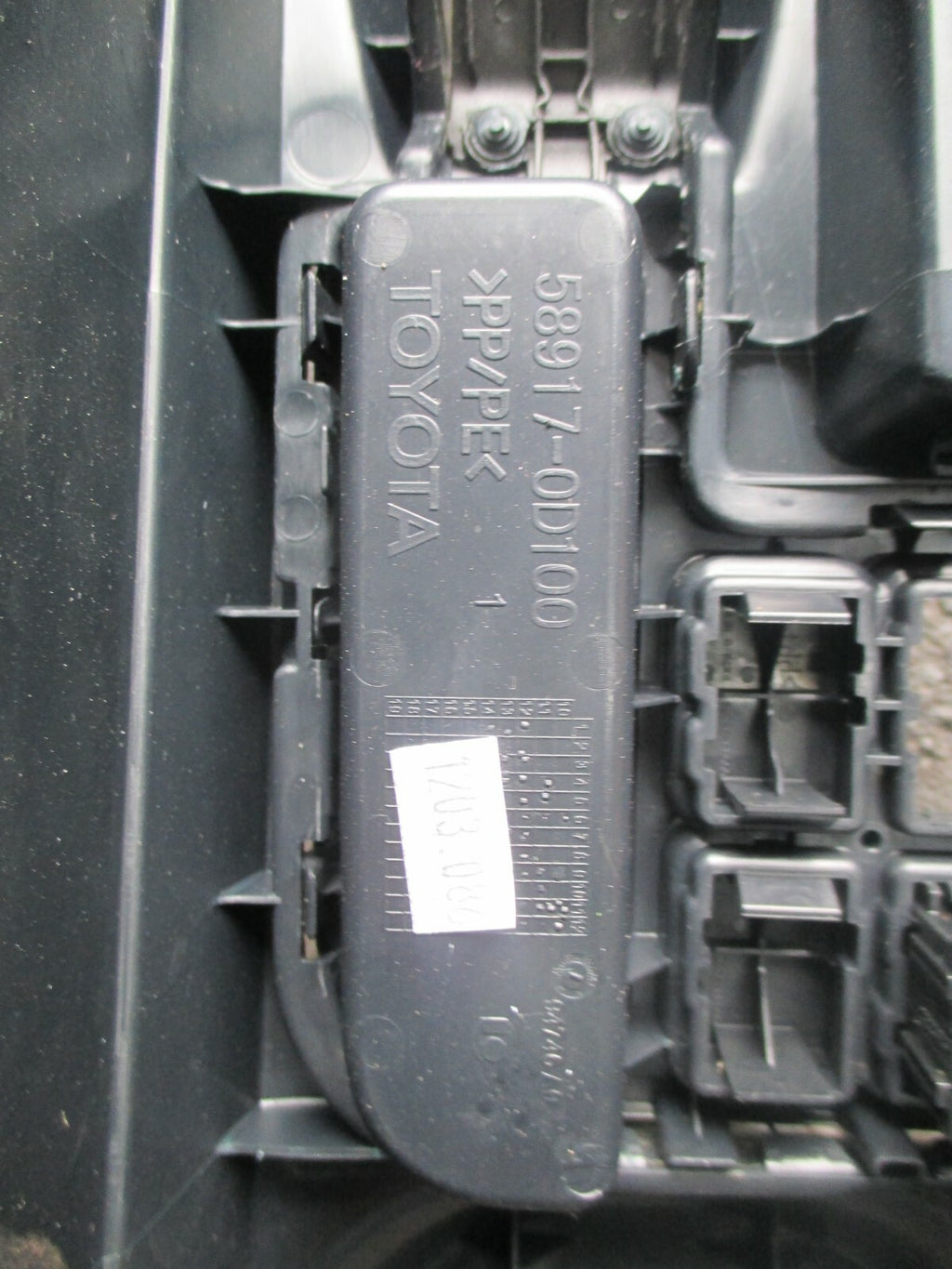 TOYOTA YARIS CENTRE CONSOLE PANEL CUP HOLDER HATCHBACK