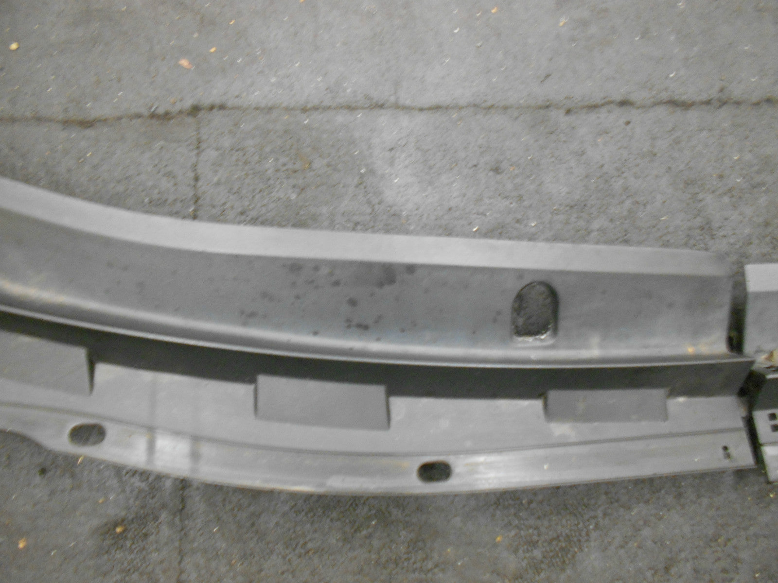 MAZDA 3 BK 2005 SCUTTLE PANEL WINDSCREEN WIPER SURROUND TRIM B32H507R1