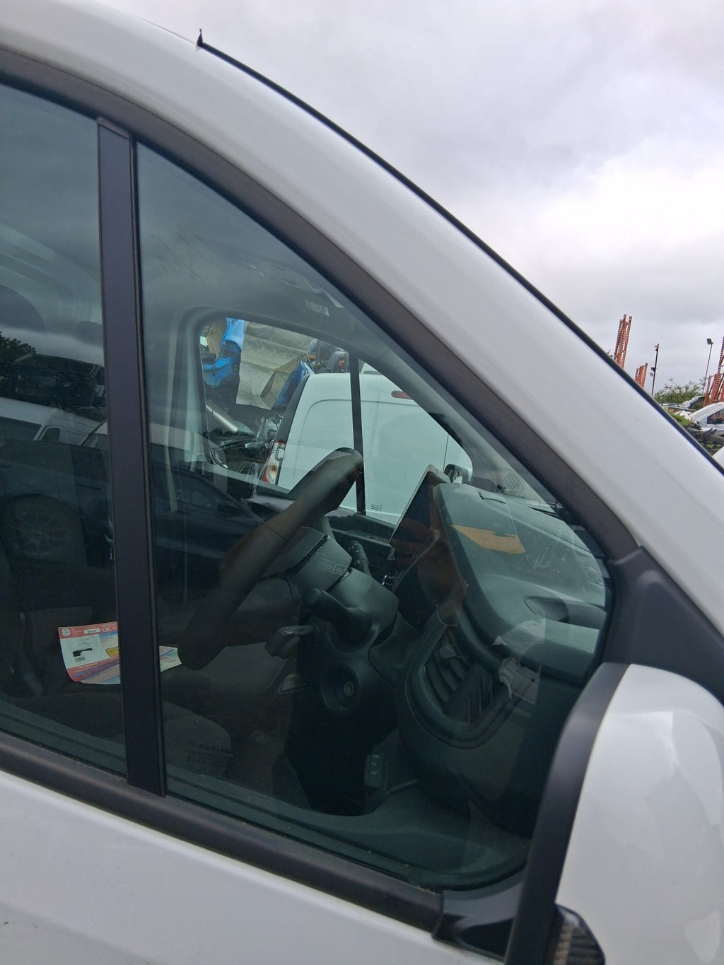 2024 RENAULT TRAFIC X82 MK3 OS DRIVER SIDE FRONT QUARTER WINDOW GLASS