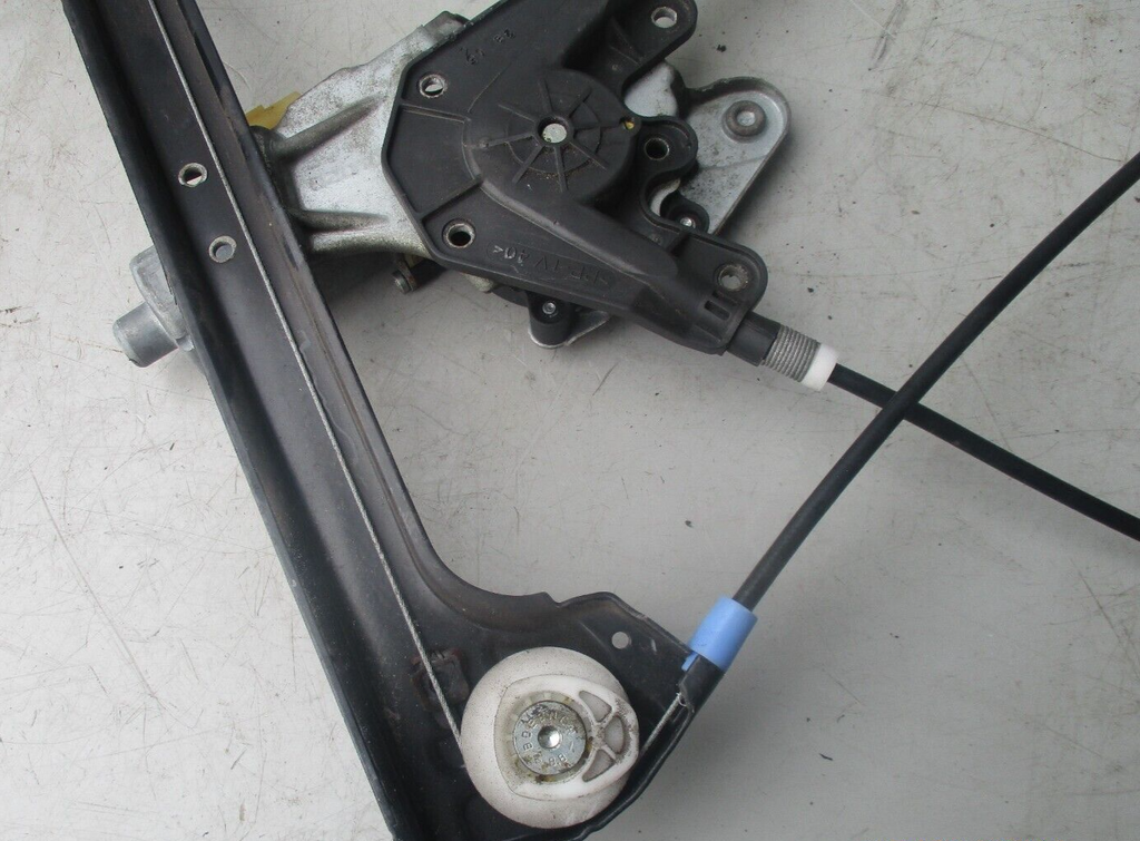 BMW E46 COUPE 3 SERIES NSF PASSENGER FRONT WINDOW MOTOR REGULATOR 676283620630