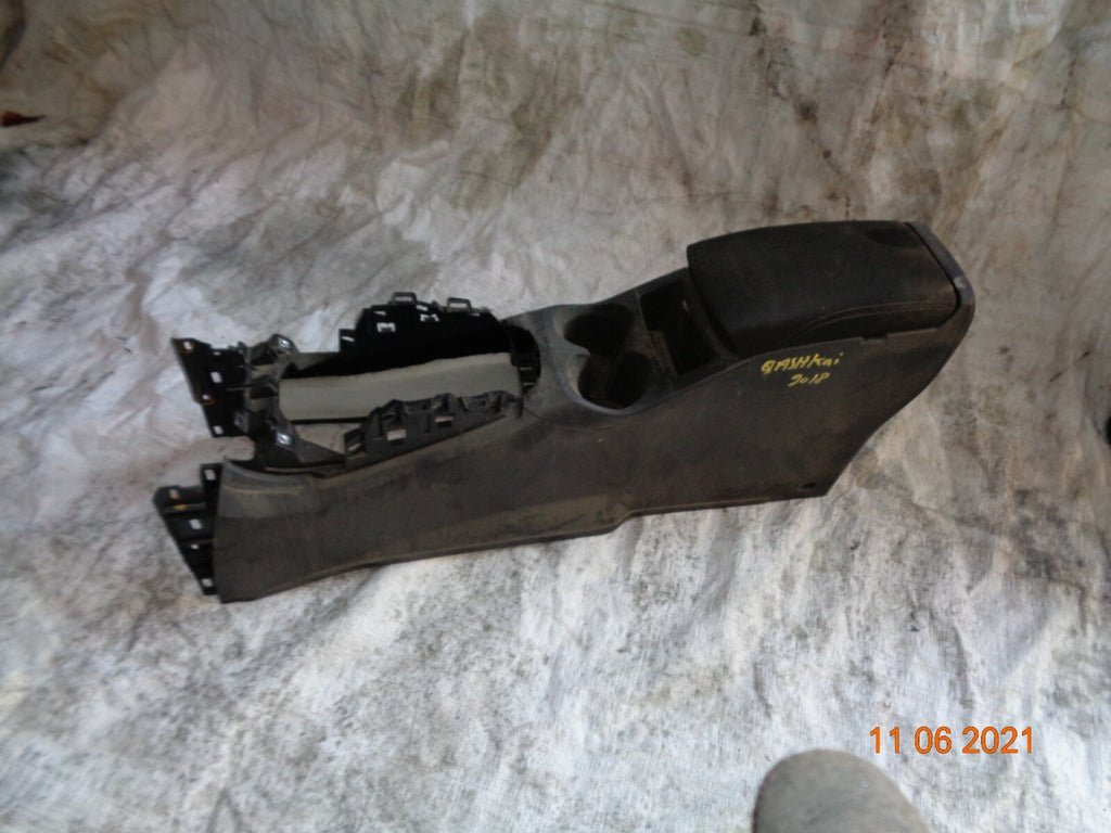 NISSAN QASHQAI J11 MK2 2018 LEATHER ARM REST ASSEMBLY ONLY