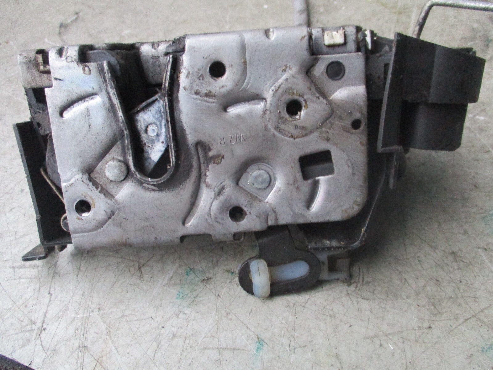 2010 MINI COOPER REAR DOOR LOCK MECHANISM A04831