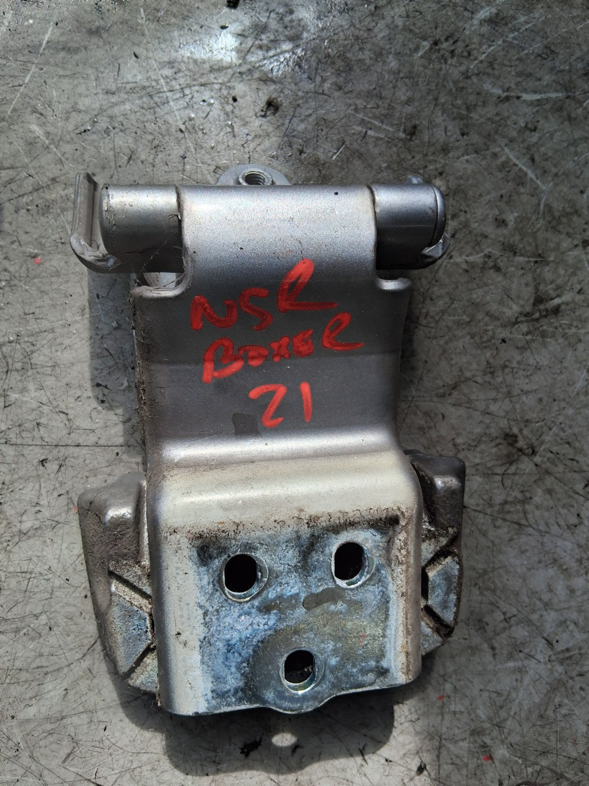 2021 PEUGEOT BOXER MK3 NSR PASSENGER SIDE REAR LEFT DOOR PAIR OF HINGES A048903