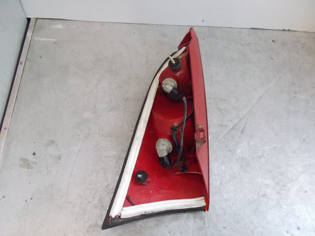 2004  FORD FOCUS MK1 HATCHBACK NSR PASSENGER REAR TAIL LIGHT LAMP 1M5113405AB