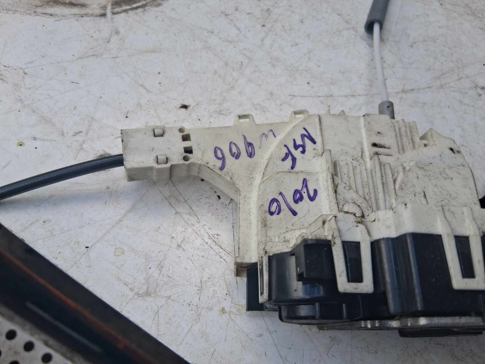 MERCEDES BENZ SPRINTER W906 2016 OSF DRIVER FRONT DOOR LOCK HANDLE A9067201435